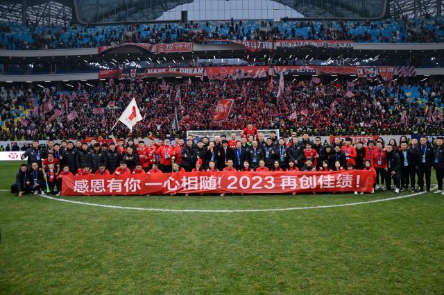 从上赛季成都、武汉等赛区在中超联赛最后阶段交出的优质赛场人气答卷来看
